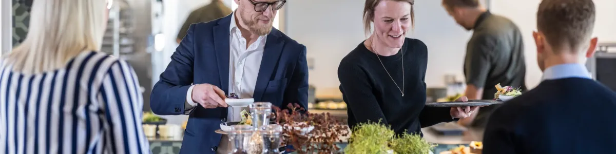 Kunder i kantinen